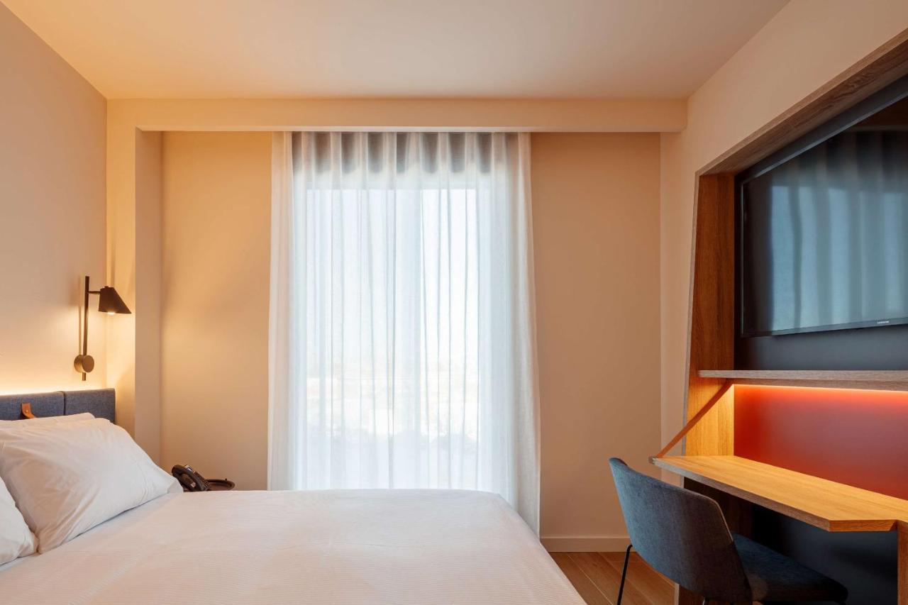 Hampton By Hilton Alcobendas Madrid Exterior foto